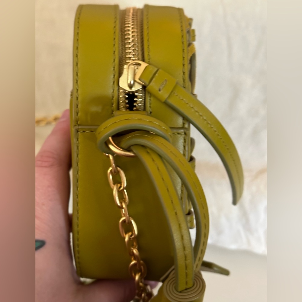 Tory Burch Mcgraw DieCut Camera Bag In Island Palm Gem